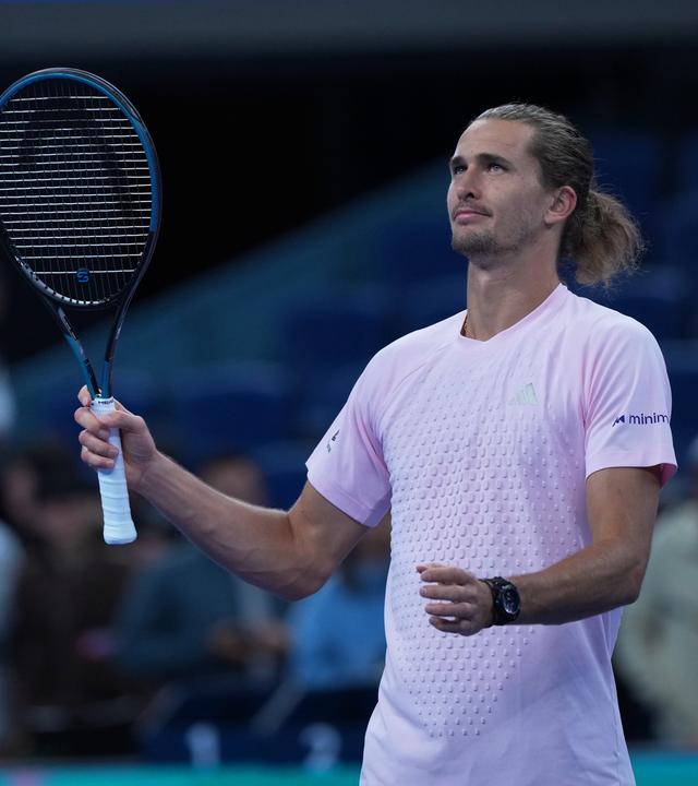 Alexander Zverev aus Deutschland reagiert nach seinem Sieg gegen Shang Juncheng aus China in der zweiten Runde des Herren-Einzels beim China Open Tennis-Turnier.
