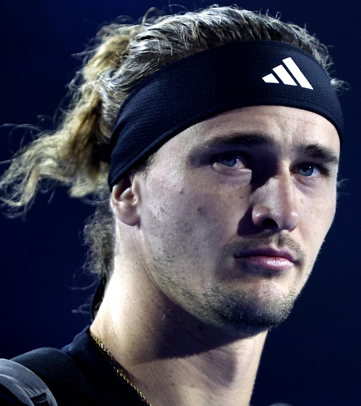 Alexander Zverev schaut bedrückt nach der Niederlage gegen Félix Auger-Aliassime