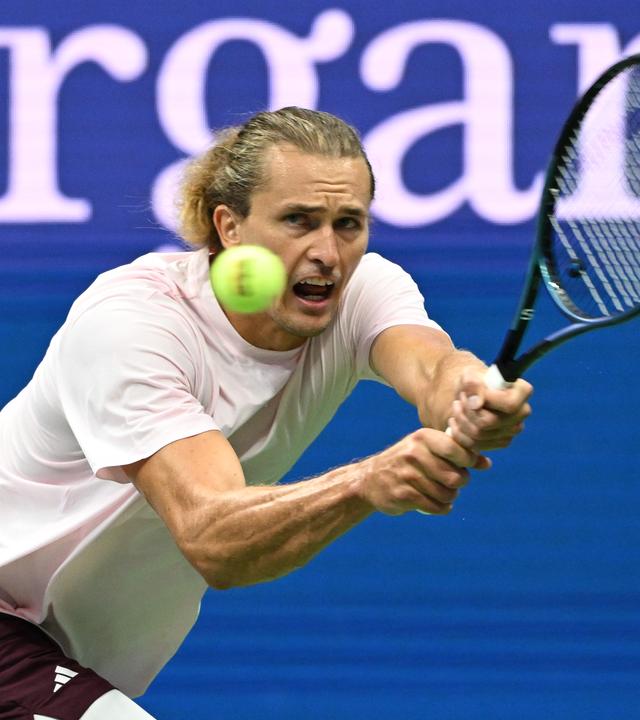 Alexander Zverev spielt auf dem Trainingsplatz