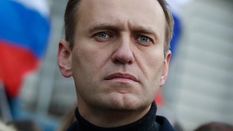 Der russische Oppositionsaktivist Alexej Nawalny nimmt im. Februar 2020 an einer Demonstration in Moskau teil.