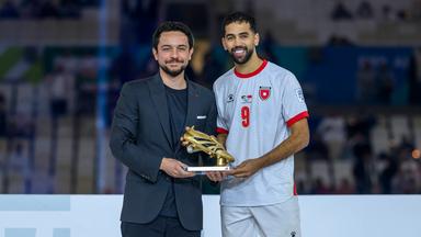Im Endspiel des FIFA-Arabien-Cups gegen Marokko erzielte Ali Olwan einen Doppelpack und brachte Jordanien in Führung. Bei dem Turnier erhielt er dafür den Goldenen Schuh.