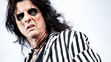 Der Musiker Alice Cooper tritt während des Copenhell Musikfestivals in Kopenhagen, Dänemark, am 23. Juni 2016 auf.