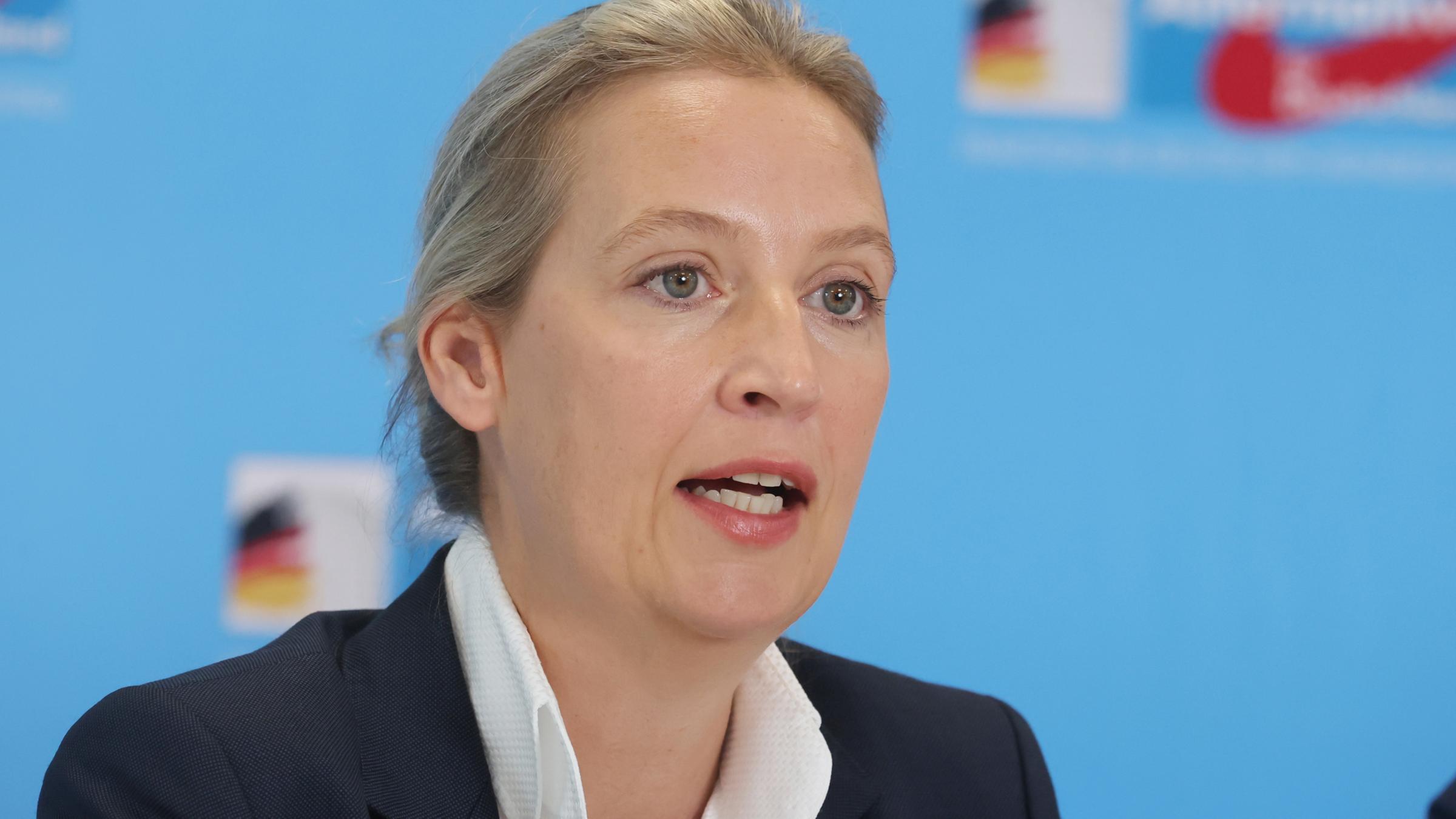 Alice Weidel spricht am 01.09.2023 auf einer Pressekonferenz in Oberhof.