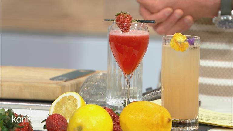 Getränke zum Frühling mit Erdbeeren auf dem Volle Kanne Tisch