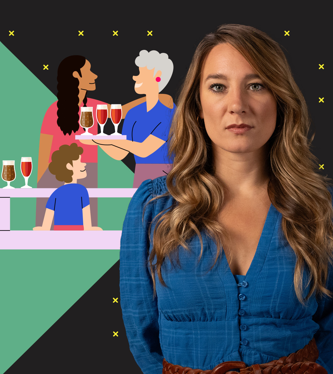 Jasimna Neudecker und zwei Frauen, die sich im Hintergrund zuprosten