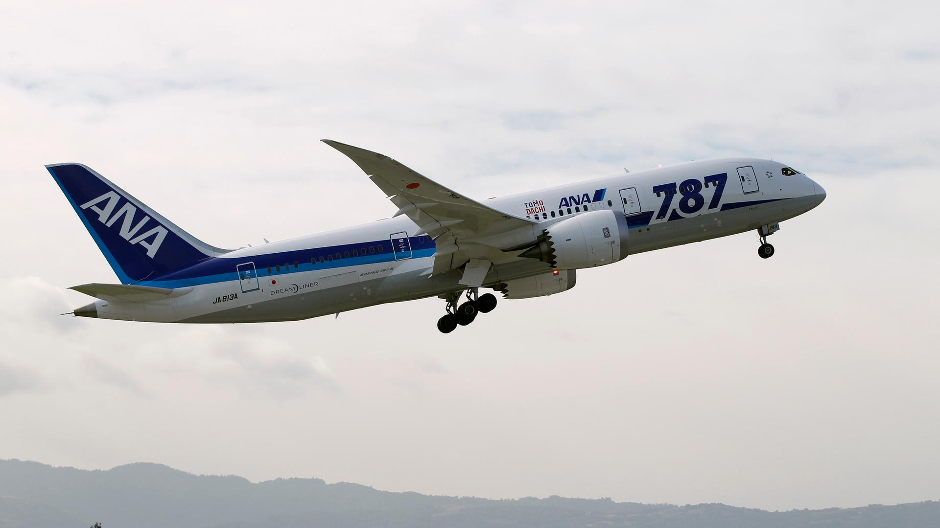 USA, Kalifornien: Ein All Nippon Airways Boeing 787 Dreamliner startet am San Jose International Airport, Archivbild