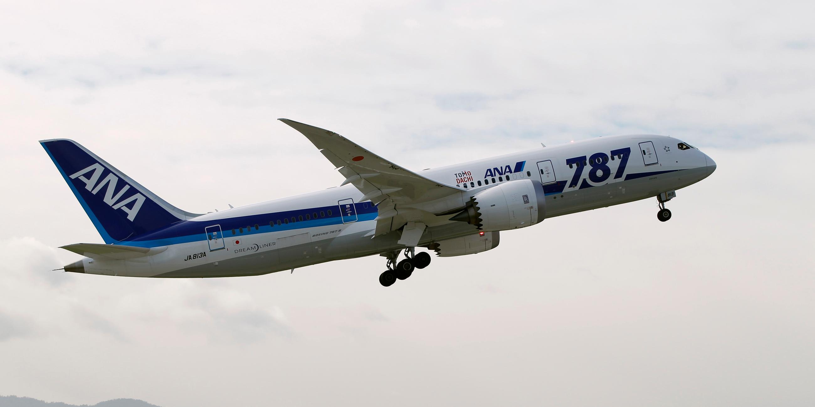 USA, Kalifornien: Ein All Nippon Airways Boeing 787 Dreamliner startet am San Jose International Airport, Archivbild