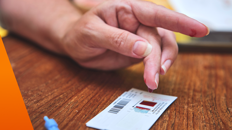 Blutender Finger für Allergietest