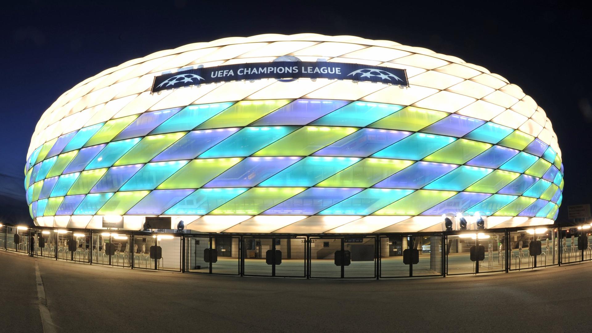 erleuchtete allianz-arena in muenchen zum champions league-finale 2012