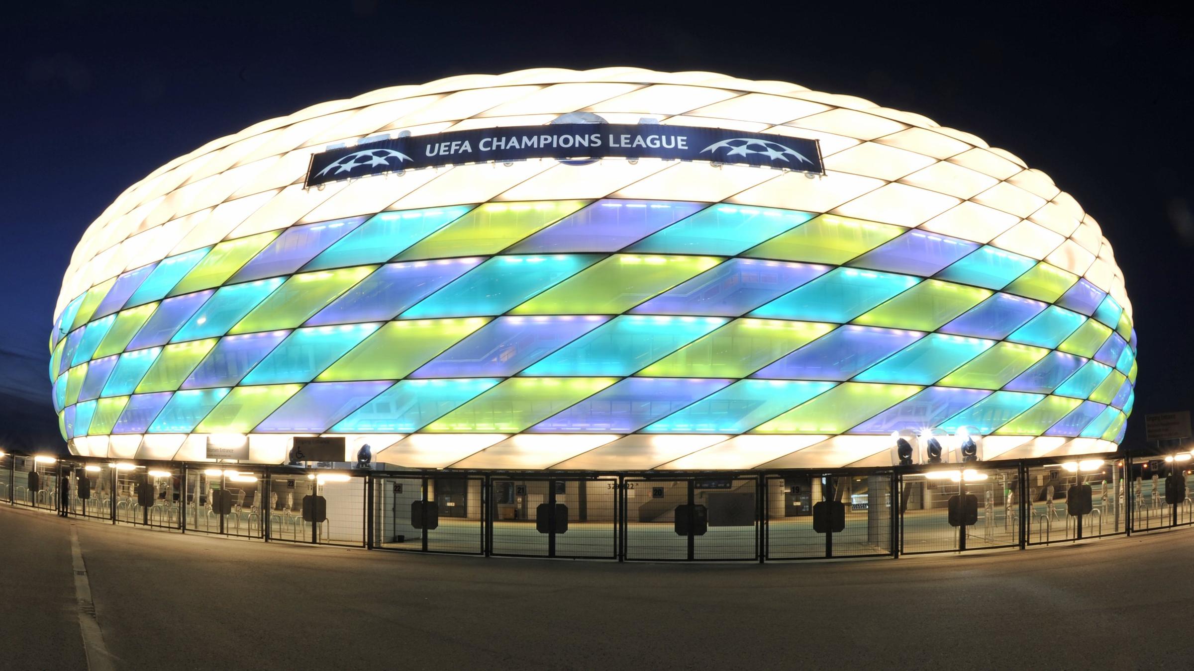 erleuchtete allianz-arena in muenchen zum champions league-finale 2012
