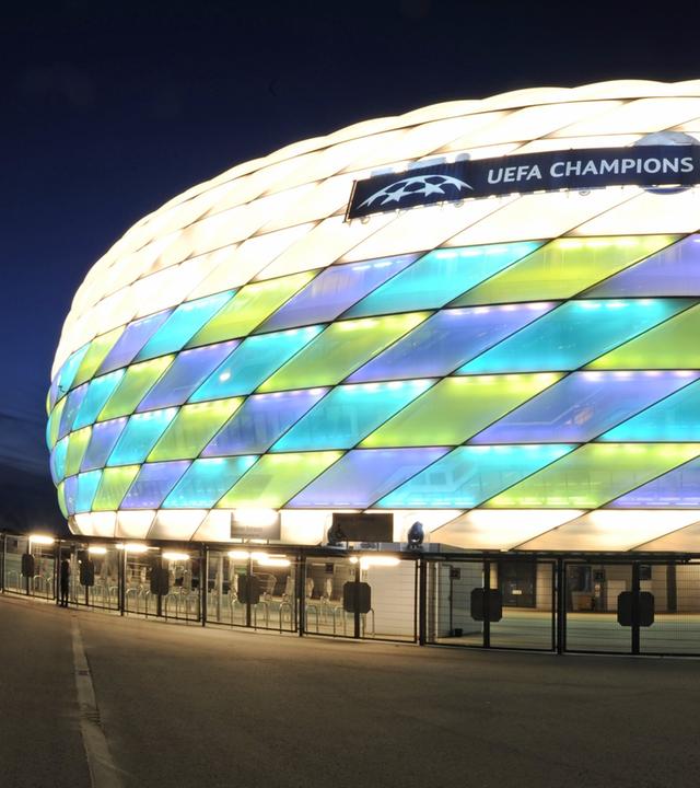 erleuchtete allianz-arena in muenchen zum champions league-finale 2012