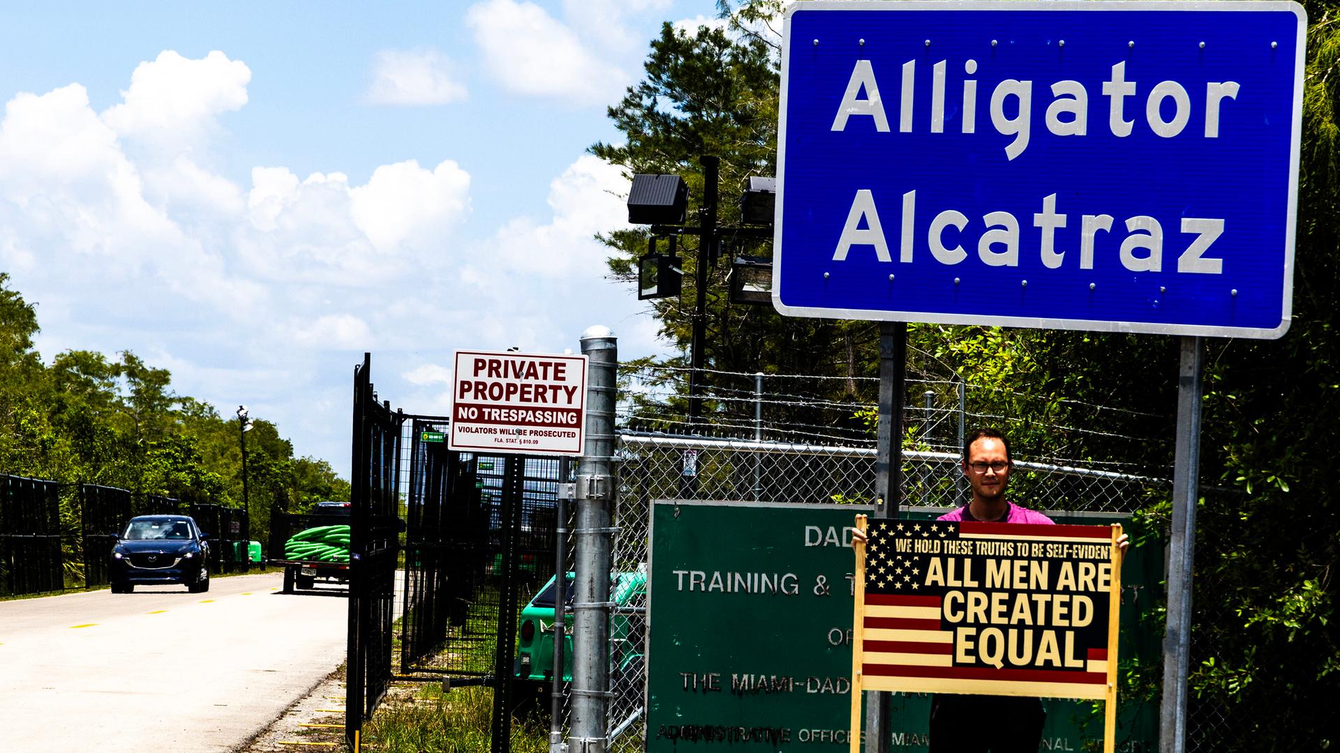 "Alligator Alcatraz": Protest vor Abschiebegefängnis in Florida (Archivbild)