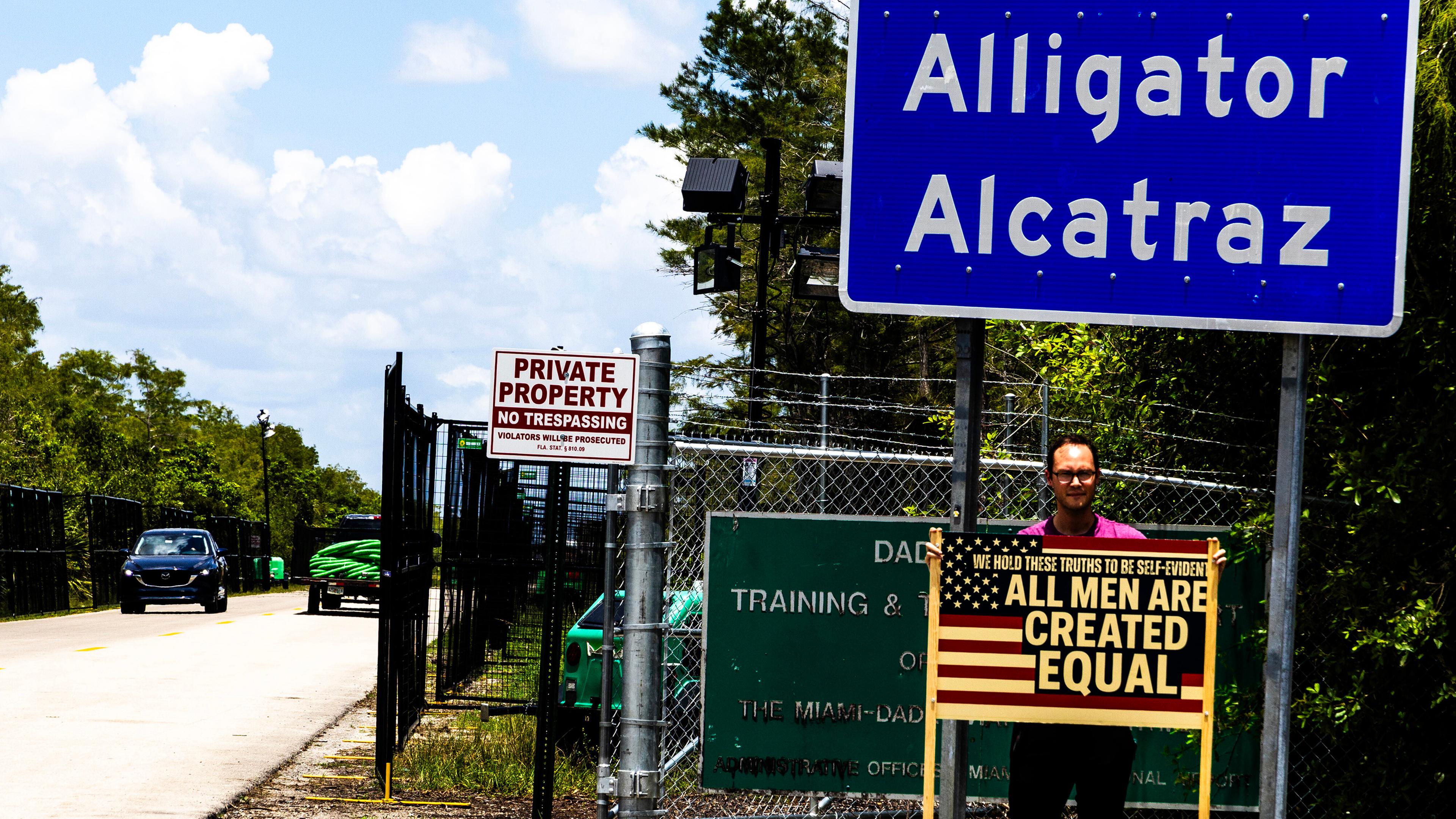 "Alligator Alcatraz": Protest vor Abschiebegefängnis in Florida (Archivbild)
