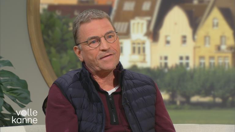 Podcaster und Buchautor Bertram Kasper auf der "Volle Kanne"-Couch 