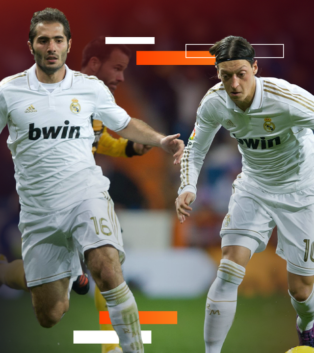 Ex-Mitspieler Altintop sitzt auf einem Stuhl und spricht über Mesut Özil.