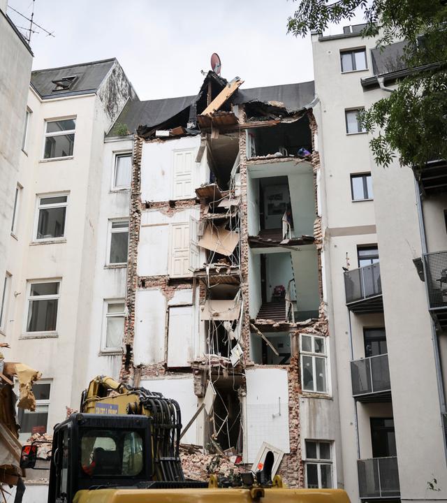 Das Bild zeigt den Abriss des Wohnhauses in Altona.
