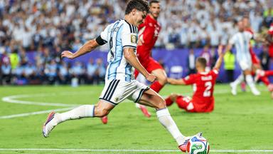 Alvarez schießt Argentinien ins WM-Halbfinale