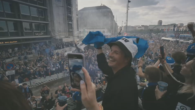 HSV Bus durch die Stadt nach Aufstieg