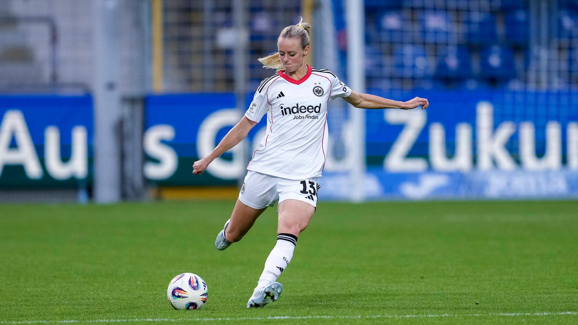 Amanda Ilestedt SGE, 13 , on the ball