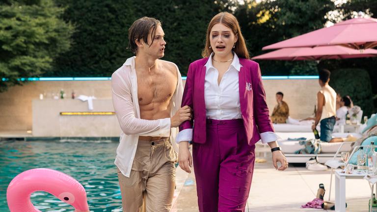 James Beaufort (Damian Hardung) und Lydia Beaufort (Sonja Weißer) in einer Szene der Amazon-Serie "Maxton Hall". 