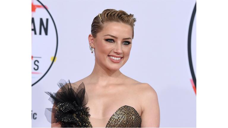Überraschung zum Muttertag. Amber Heard ist Mutter von Zwillingen geworden. Auf Instagram schreibt die Schauspielerin, dass sie für ihre drei Kinder unendlich dankbar sei. (12.05.2025)