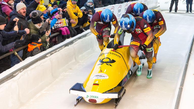 Adam Ammour, Issam Ammour, Joshua Tasche und Alexander Schaller (Deutschland) beim IBSF World Cup 2025/26 im Viererbob.