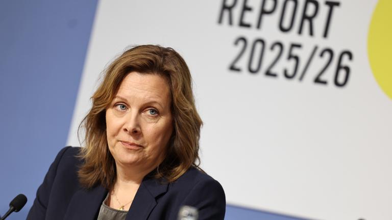 Julia Duchrow, Generalsekretärin der deutschen Amnesty-Sektion, stellt auf einer Pressekonferenz die weltweite Lage der Menschenrechte vor.