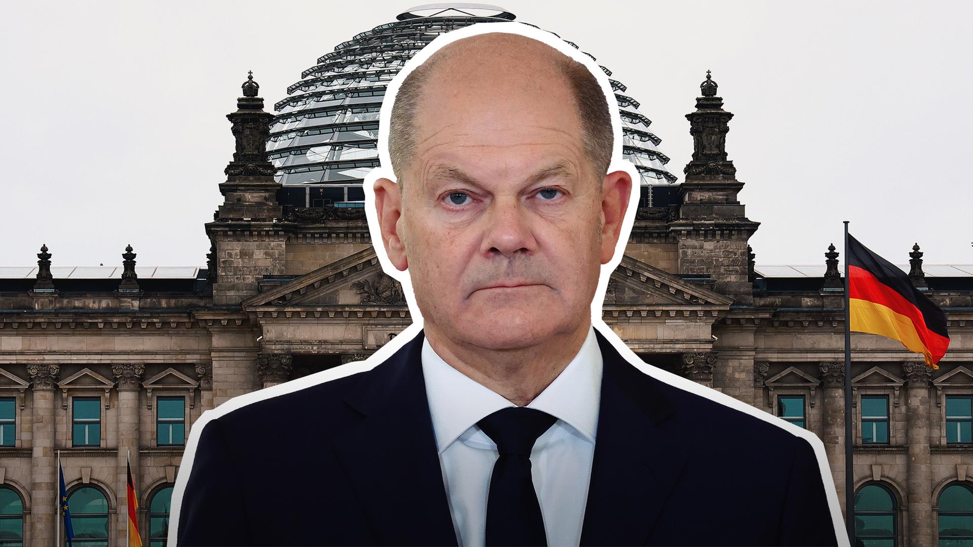 Bundeskanzler Olaf Scholz ist vor dem Bundestag-Gebäude abgebildet.  