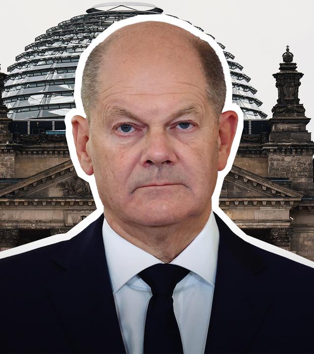 Bundeskanzler Olaf Scholz ist vor dem Bundestag-Gebäude abgebildet.  
