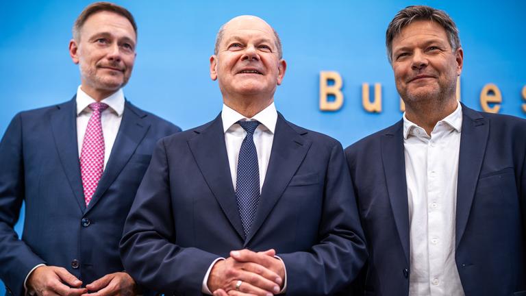 Olaf Scholz, Christian Lindner und Robert Habeck bei der Vorstellung des Bundeshaushalts 2025
