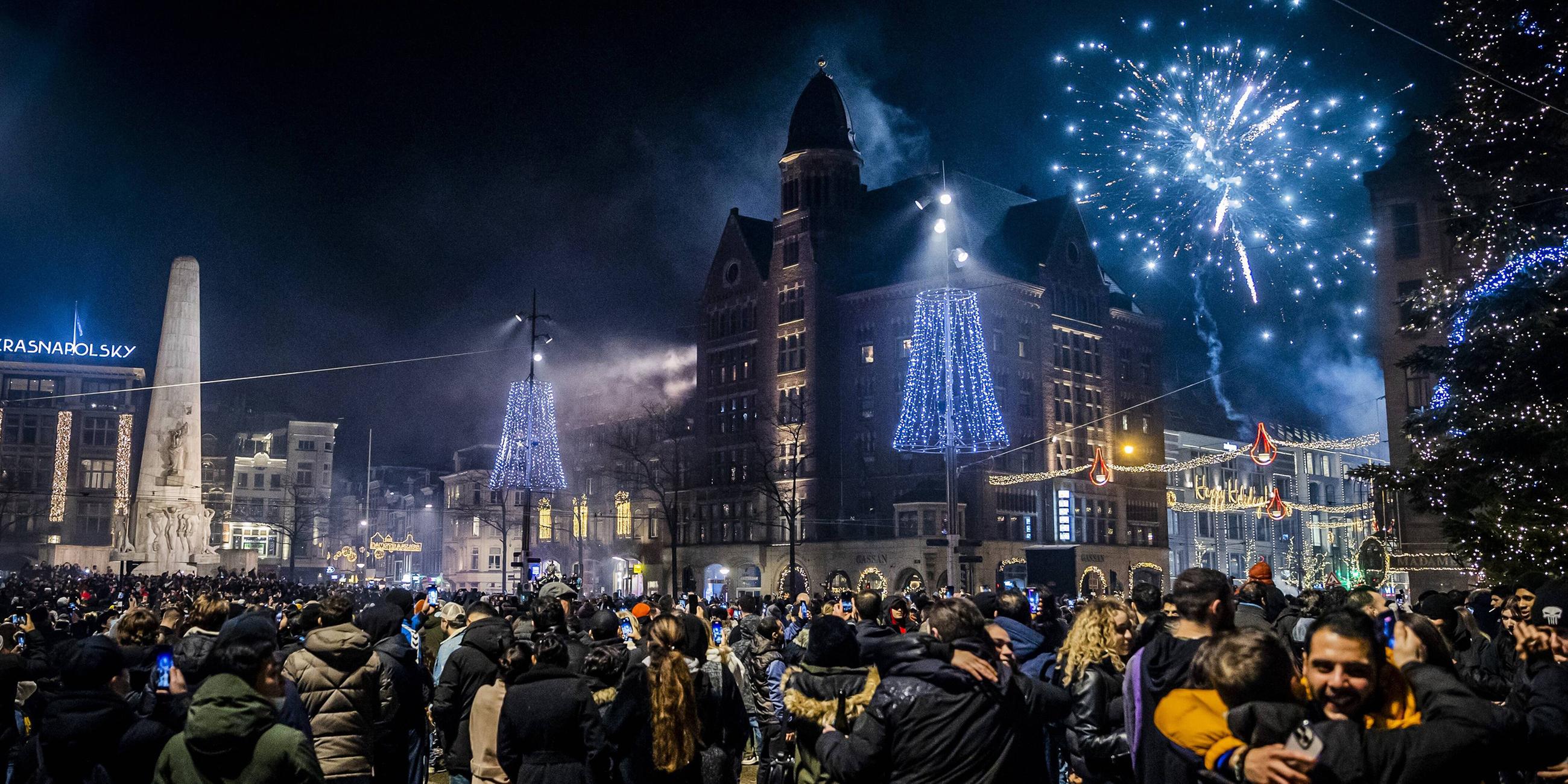 Feuerwerk am Dam Platz 
