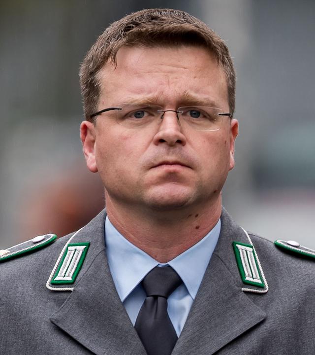 Oberst André Wüstner auf dem weg ins Bundesverteidigungsministerium. (Archiv)