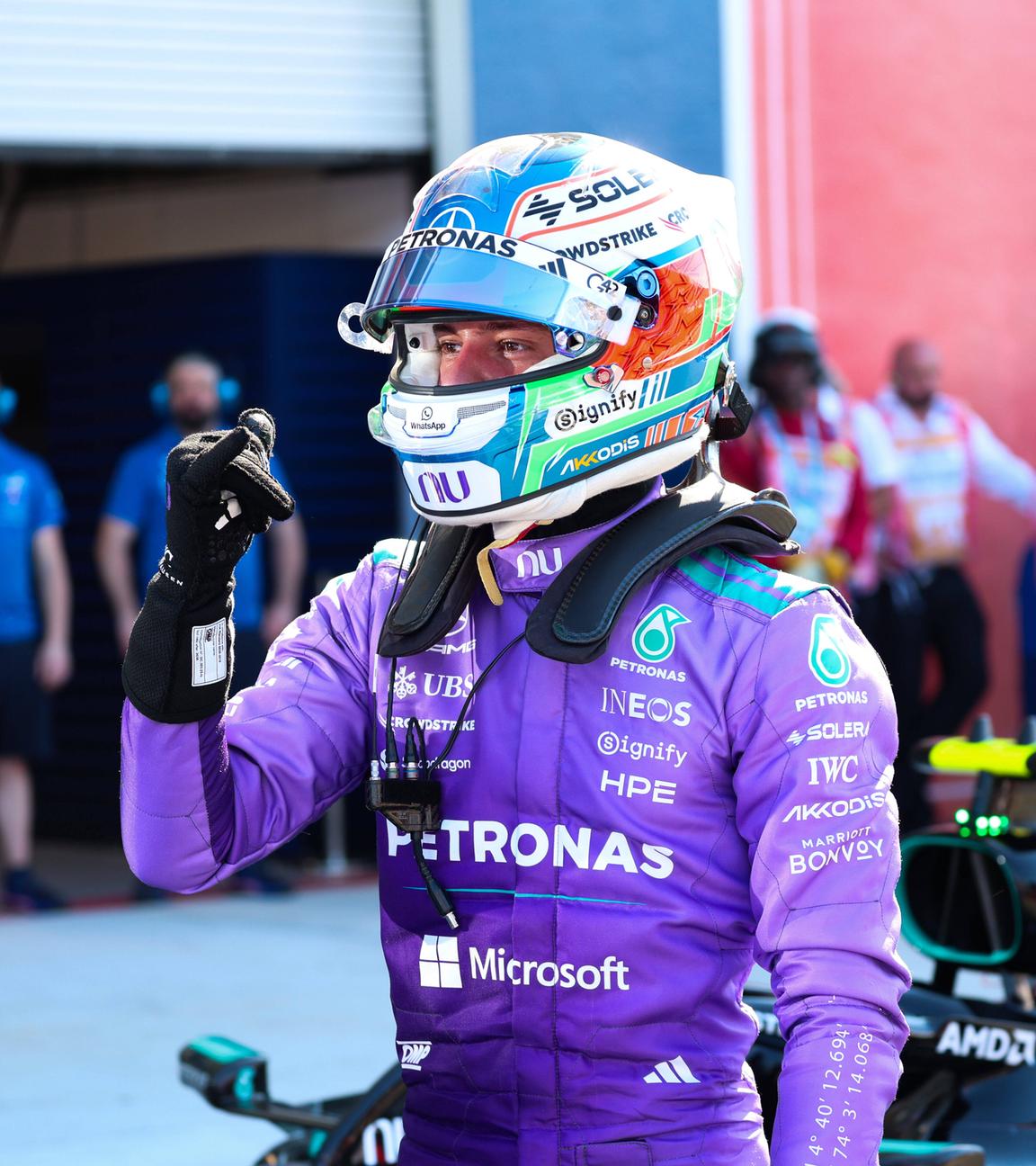 Der italienische Formel 1 Fahrer Andrea Kimi Antonelli jubelt nach seinem Sieg beim Miami GP