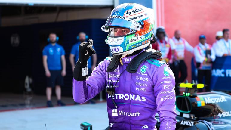 Der italienische Formel 1 Fahrer Andrea Kimi Antonelli jubelt nach seinem Sieg beim Miami GP