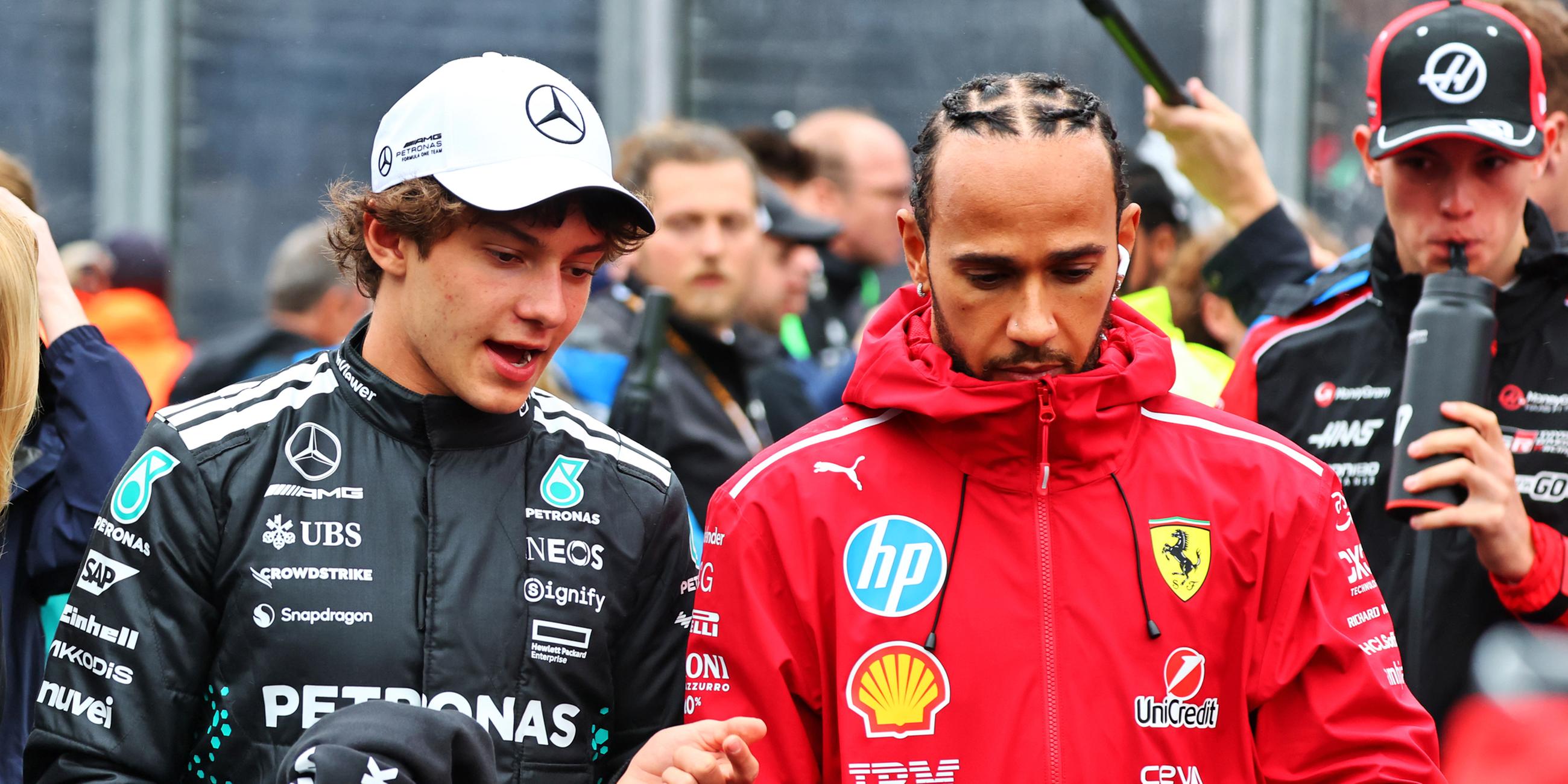 Andrea Kimi Antonelli und Lewis Hamilton
