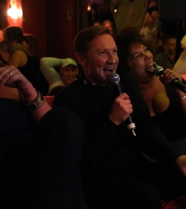 Andreas Korn beim Karaoke