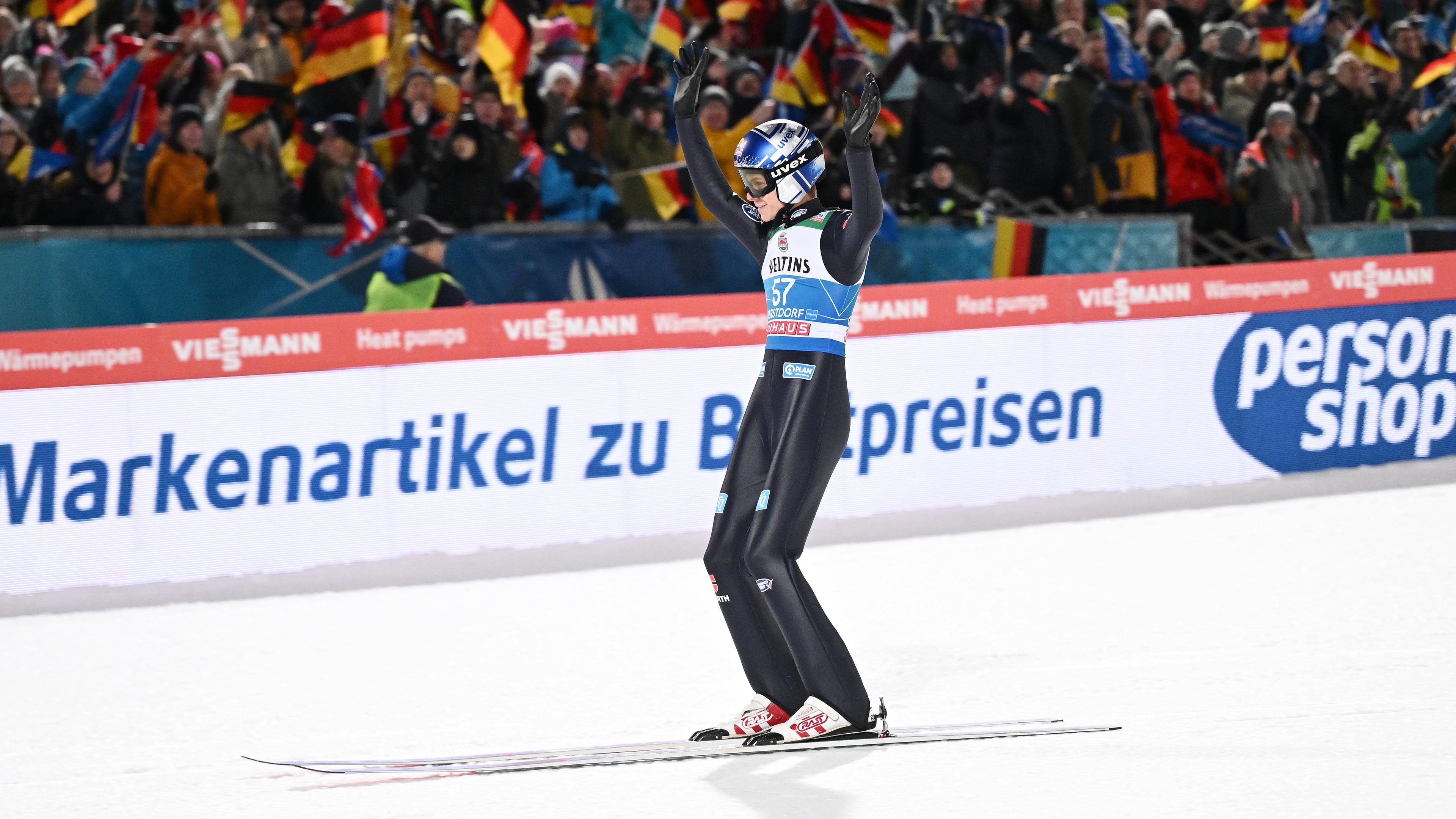 Bayern, Oberstdorf: Ski nordisch/Skispringen: Vierschanzentournee, Weltcup, Großschanze, Herren, Qualifikation. Andreas Wellinger aus Deutschland jubelt nach seiner gewonnenen Qualifikation.