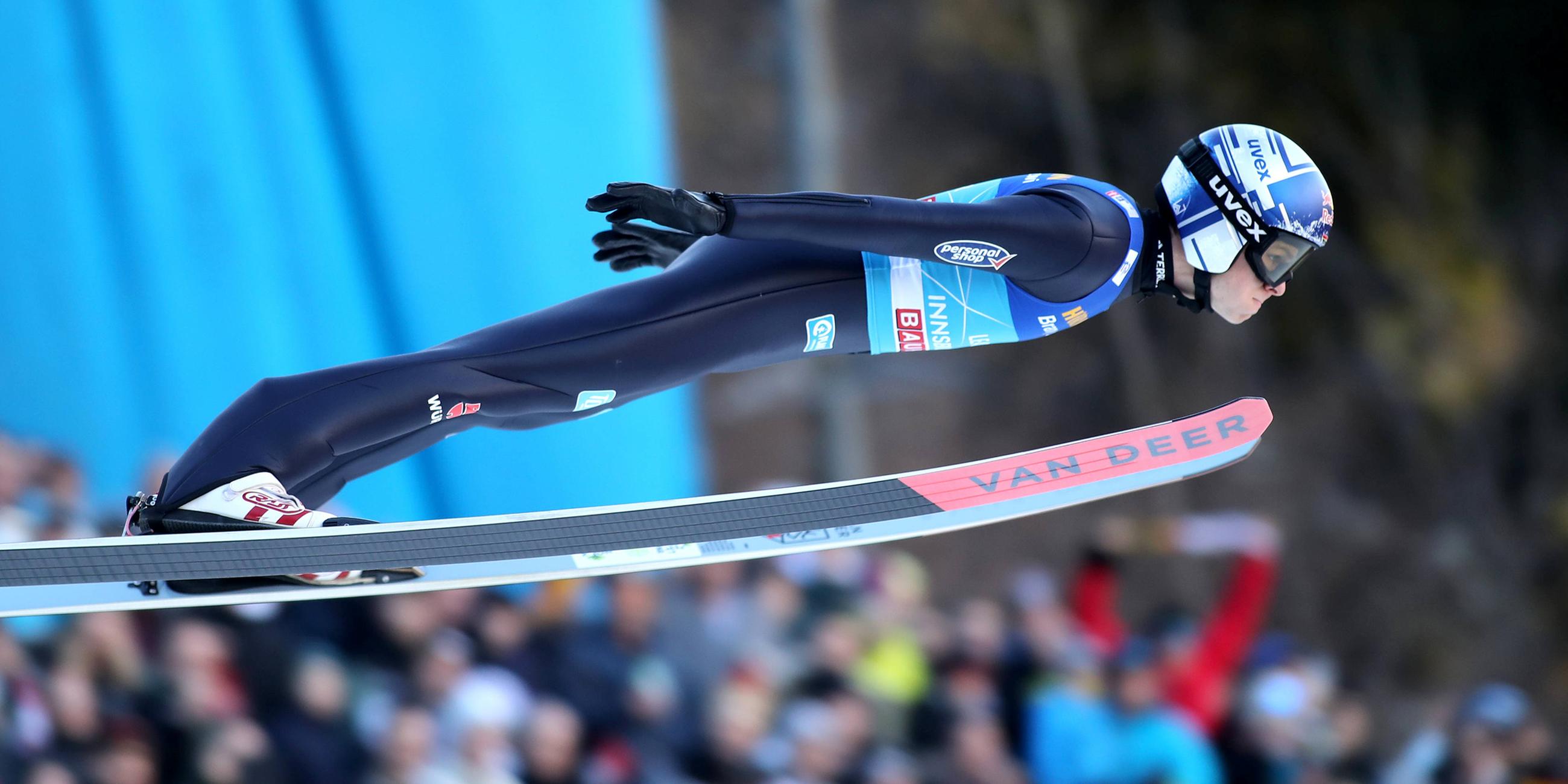 Andreas Wellinger am 03.01.2024 in Innsbruck in Aktion.