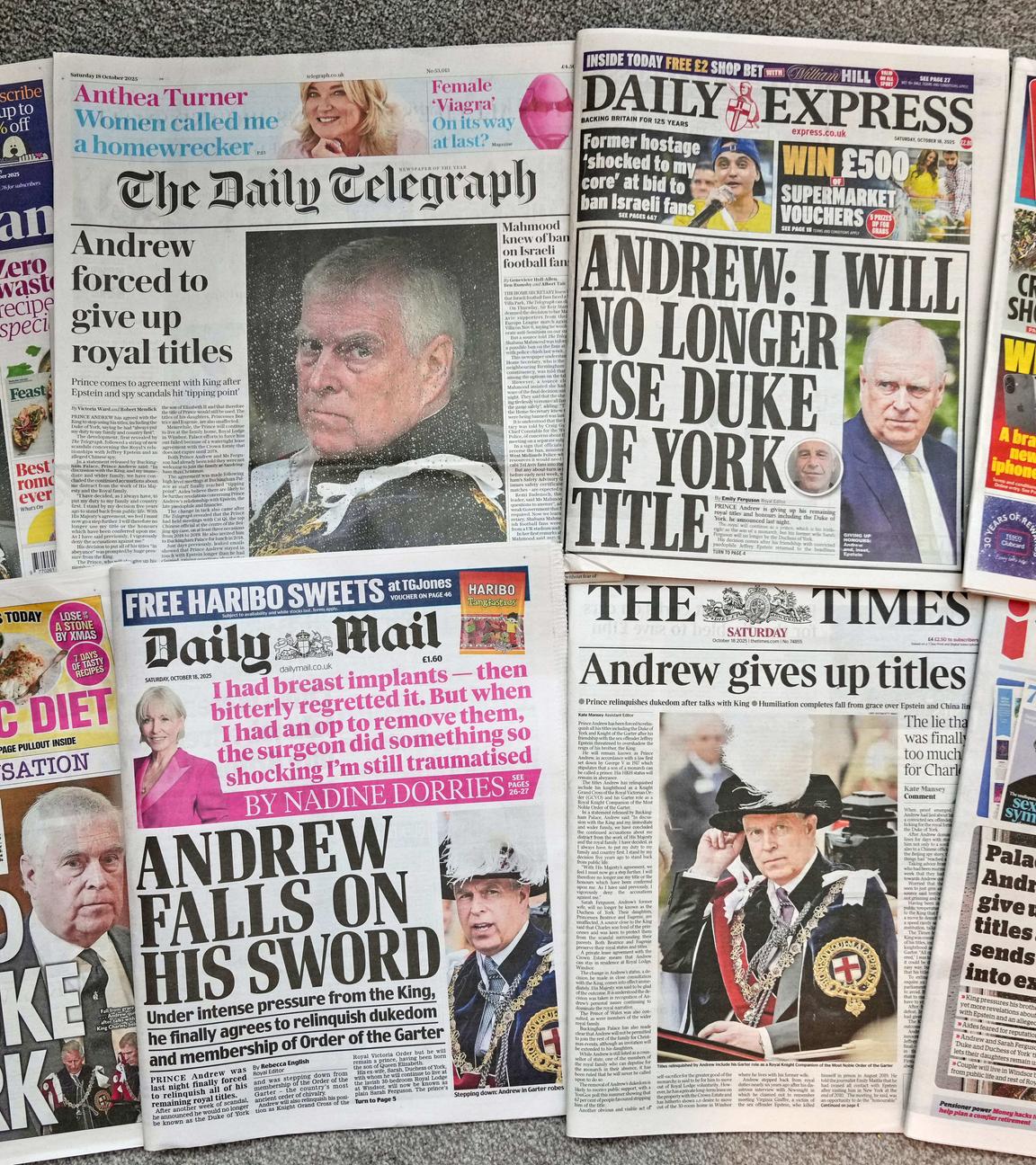 Eine Auswahl britischer Tageszeitungen mit ihren Titelseiten und ihrer Reaktion auf die Ankündigung von Prinz Andrew, seine Titel abzulegen.