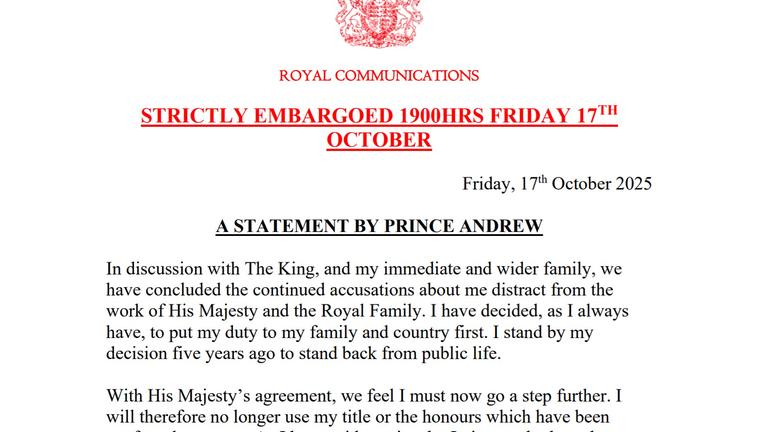 Eine Erklärung des Buckingham Palastes, in der Prinz Andrew ankündigt, dass er alle seine Titel und Ehrentitel, einschließlich des Herzogs von York, abtritt. 