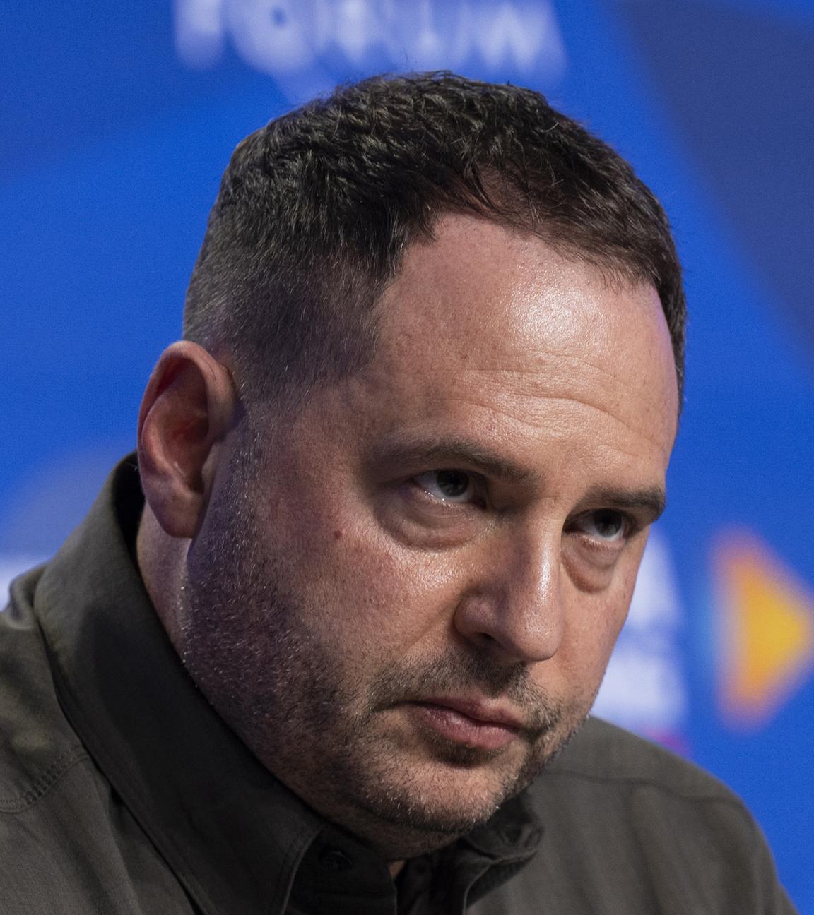 14.01.2024, Schweiz, Davos: Andrij Jermak, Chef des ukrainischen Präsidialamtes, auf einer Pressekonferenz nach dem vierten Treffen der Nationalen Sicherheitsberater (NSA) zur Friedensformel für die Ukraine. 