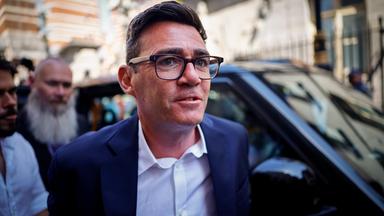 Porträt von Andy Burnham.