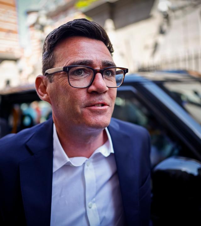 Porträt von Andy Burnham.