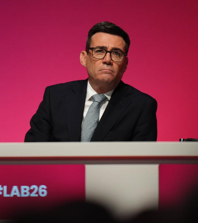 Premierminister Andy Burnham auf der Bühne während des Parteitags der Labour-Partei 