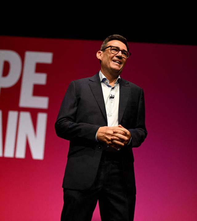 Der britische Premierminister Andy Burnham hält am dritten Tag des jährlichen Labour-Parteitags in Liverpool eine Rede.