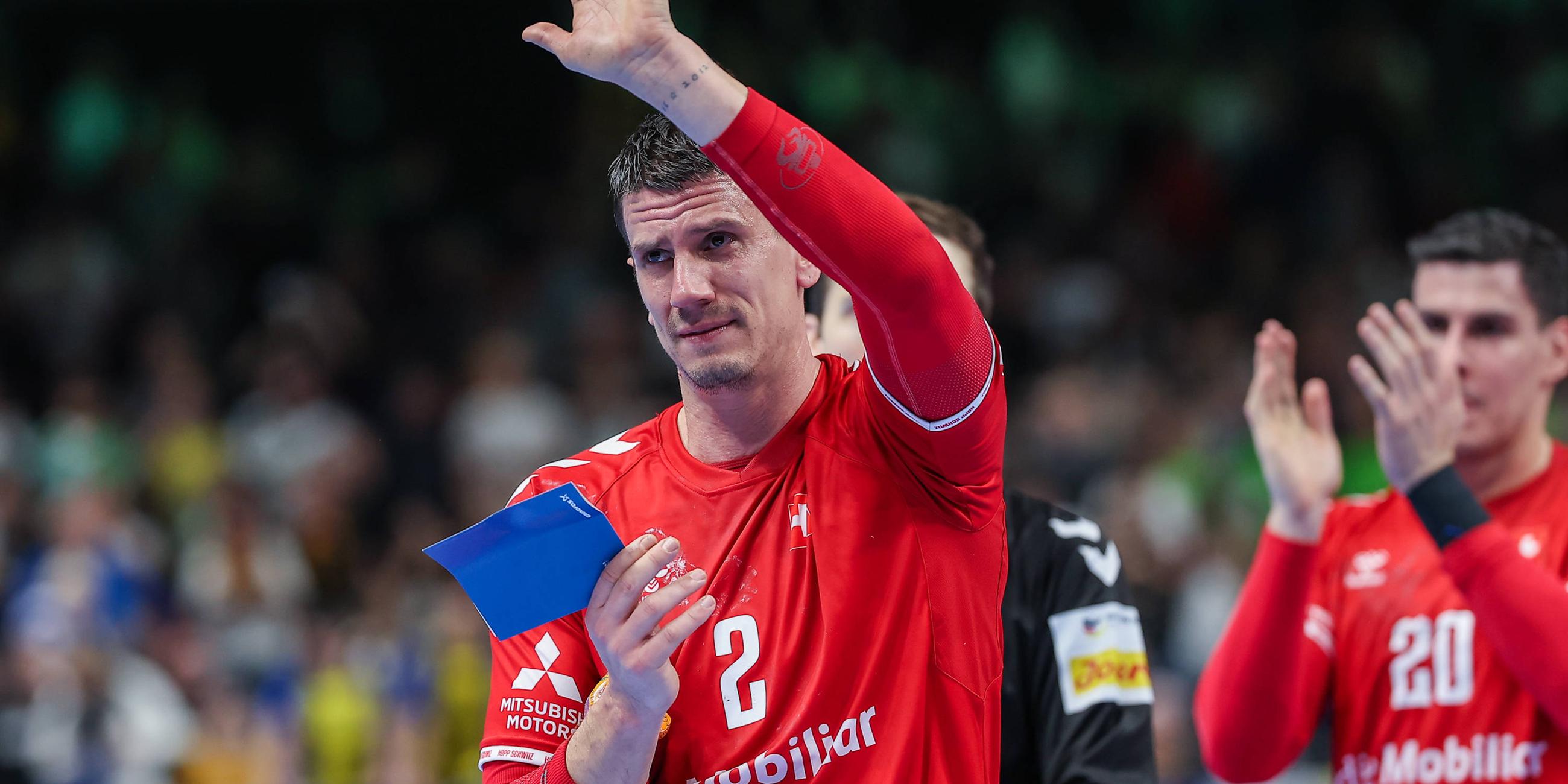 Andy Schmid winkt ins Publikum