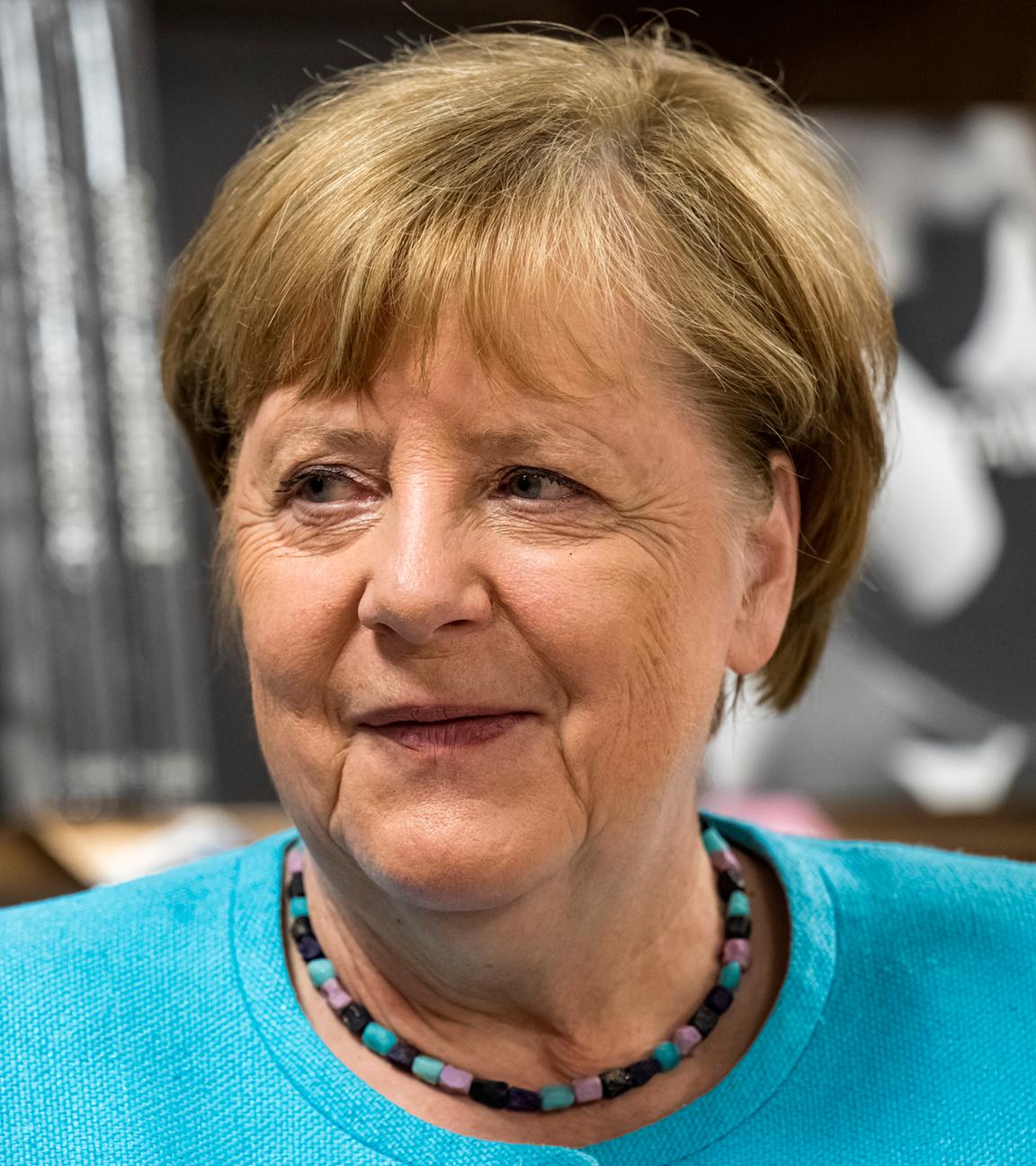 Die ehemalige deutsche Bundeskanzlerin Angela Merkel signierte am 03.06.2025 im Luxor Palace of Books im Zentrum von Prag, Tschechien, ihre Memoiren mit dem Titel „Freiheit“. 