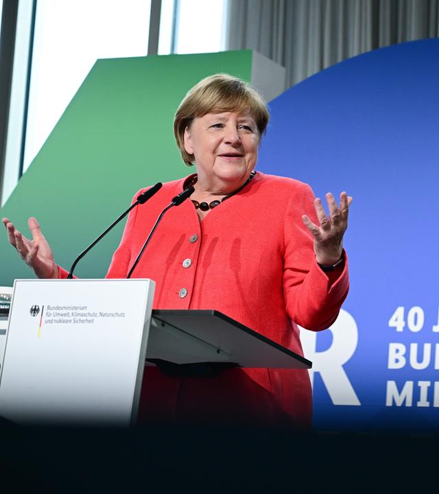 Berlin: Angela Merkel (CDU), Bundeskanzlerin a. D. und ehemalige Bundesumweltministerin, spricht während des Festaktes "Seit 40 Jahren NaturVerbunden" zum 40. Jubiläum des Bundesumweltministeriums im Café "Moskau".