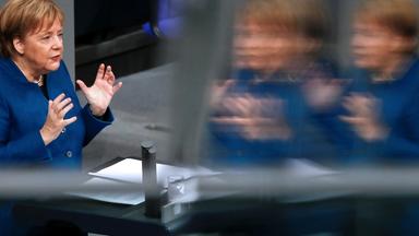 Bundeskanzlerin Angela Merkel spricht im Bundestag, aufgenommen am 21.11.2018