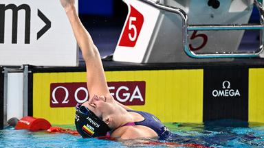 Angelina Köhler jubelt über Silber über 100m Schmetterling